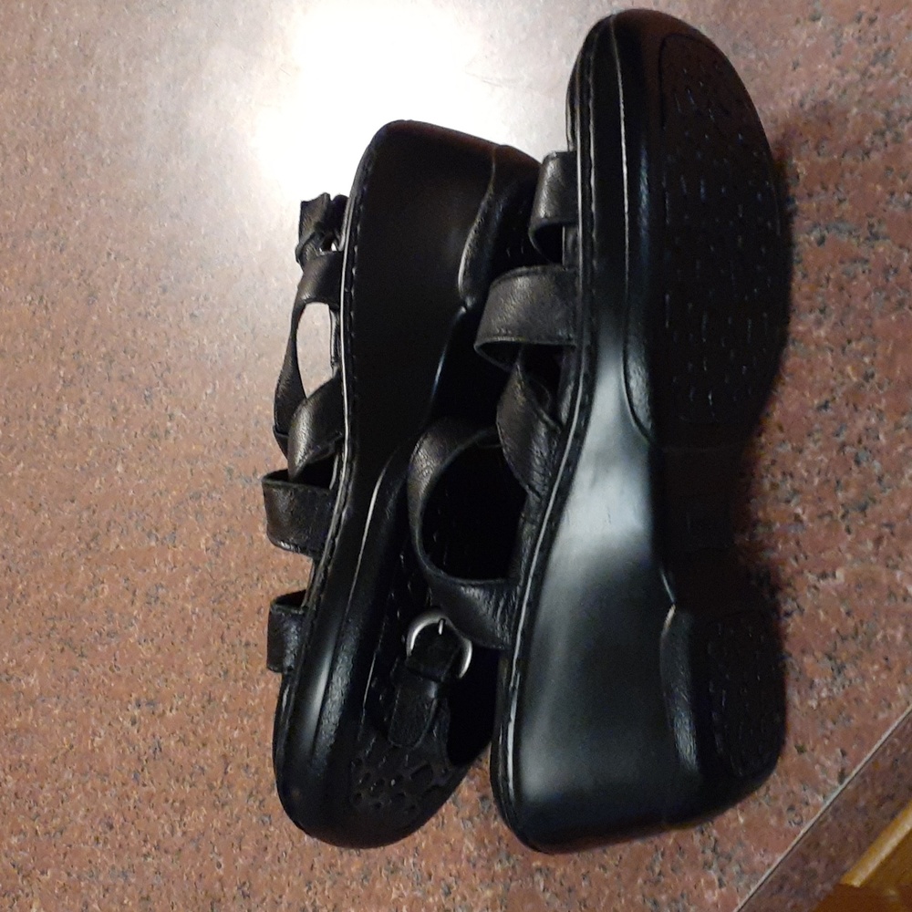 brand new! boc leather wedge sandals  black size 8m  never worn! - Picture 4 of 5